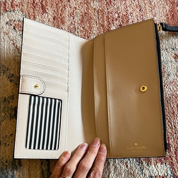 Kate Spade Cameron Street Eliza Bifold Black and Cream Wristlet - Picture 4 of 9